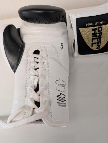 Nieuwe bokshandschoenen  beschikbaar voor biedingen