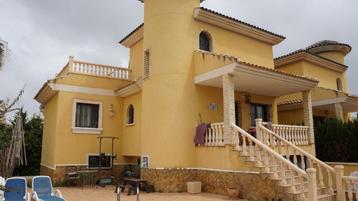 Mediterrane vrijstaande villa/ garage en zwembad Villamartín beschikbaar voor biedingen