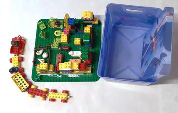 legoblokken,trein,figuren,bloemen,meubels,bad + plaat(Sint) beschikbaar voor biedingen