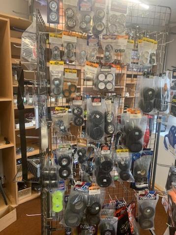 rc ondercdelen, wielen en banden beschikbaar voor biedingen