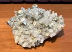 Decoratieve kwartsiet steen met kristallen en pyriet, Verzamelen, Mineralen en Fossielen, Ophalen, Mineraal