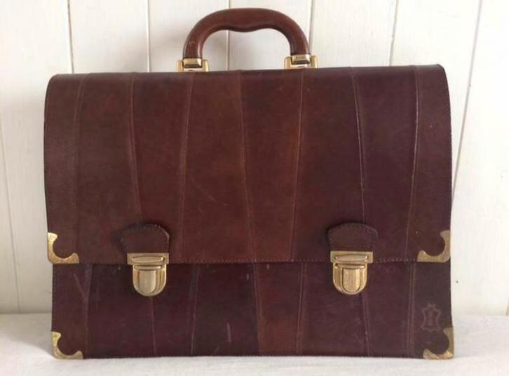 vintage bruine lederen boekentas met gespen, Handtassen en Accessoires, Tassen | Schooltassen, Zo goed als nieuw, Aktetas of Boekentas