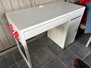 Kinder bureau beschikbaar voor biedingen