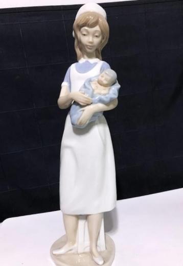 Porseleinen Lladro beeld beschikbaar voor biedingen