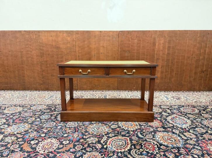 Klassiek Engelse Chesterfield Sidetable, Antiek en Kunst, Antiek | Kantoor en Zakelijk, Ophalen of Verzenden