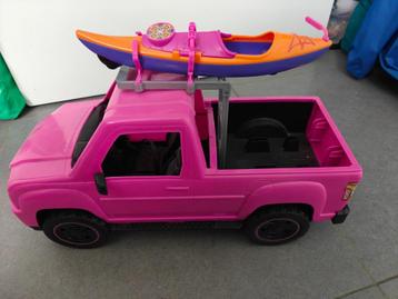Grote Barbie auto met kajak: 4€. beschikbaar voor biedingen