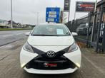 Toyota Aygo X-play 11/2015 069000km Camera Airco Cruise Full, Voorwielaandrijving, Testrit aan huis, Stof, Euro 6