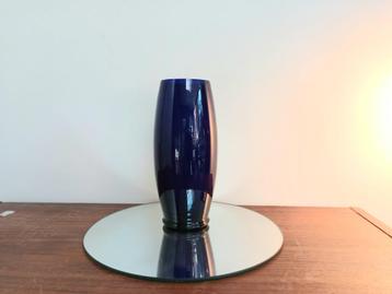 Vase design en verre bleu - SOLDES !
