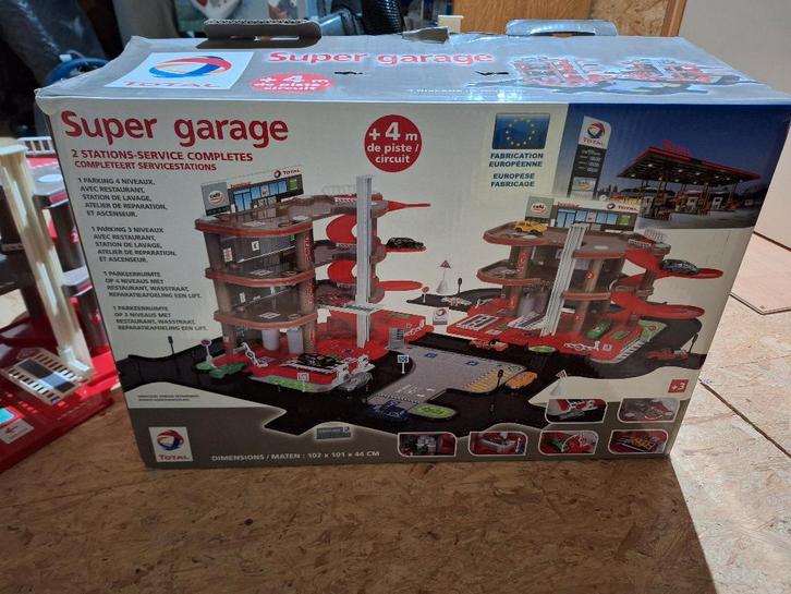 Super garage total, Kinderen en Baby's, Speelgoed | Racebanen, Gebruikt, Racebaan, Zelf te bouwen, Ophalen