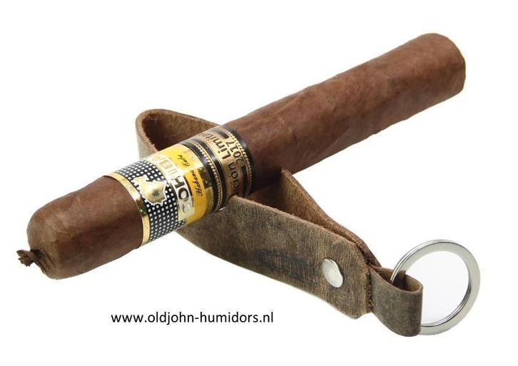 ADORINI SIGAREN - EN PIJPHOUDER, SLEUTELHANGER LEER    shb01, Verzamelen, Rookartikelen, Aanstekers en Luciferdoosjes, Nieuw, Tabaksdoos of Verpakking