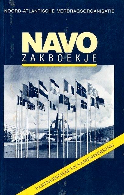 (a194) NAVO zakboekje, Livres, Guerre & Militaire, Utilisé, Envoi