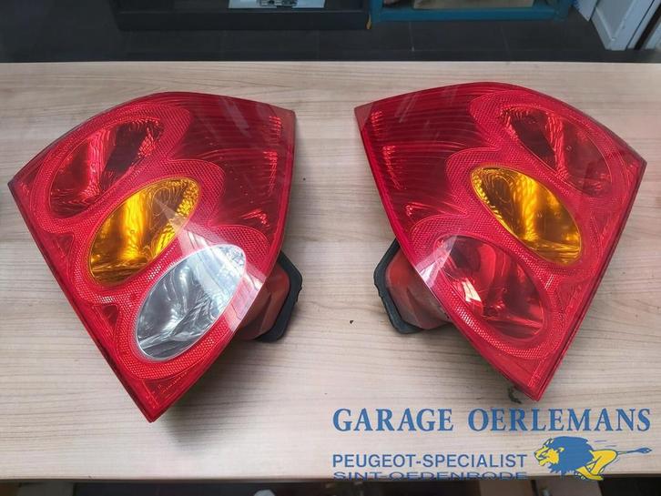 Achterlicht links en rechts peugeot 1007, Autos : Pièces & Accessoires, Éclairage, Peugeot, Utilisé, ARN reconnu, Enlèvement ou Envoi