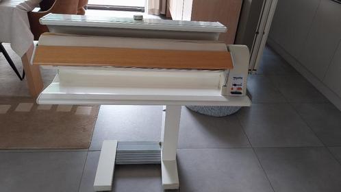 Miele strijkrol, Elektronische apparatuur, Strijkijzers en Strijkplanken, Zo goed als nieuw, Strijkijzer met snoer, Ophalen