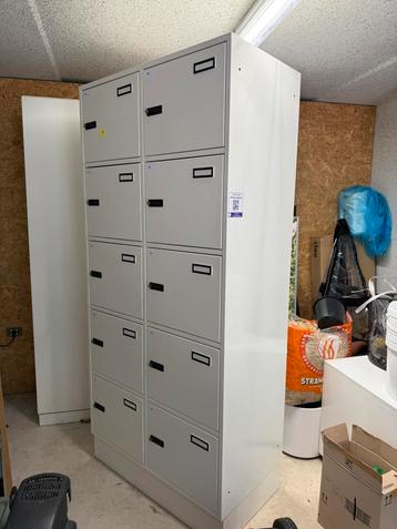 Locker kast - laatste stuk beschikbaar voor biedingen