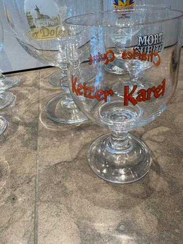 Bier- en wijnglazen beschikbaar voor biedingen