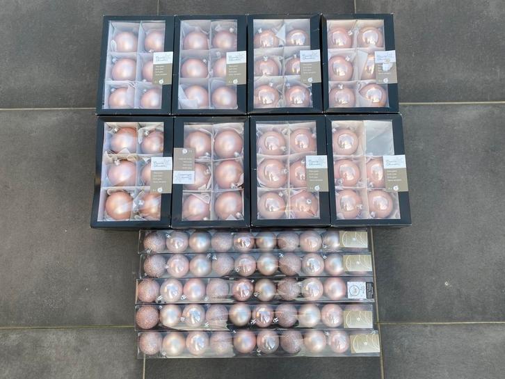 Lot de 97 boules (2 tailles) de Noël rose, Divers, Noël, Comme neuf, Enlèvement