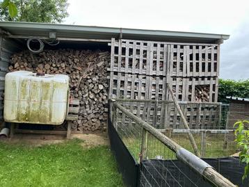 Brandhout van fruitbomen beschikbaar voor biedingen