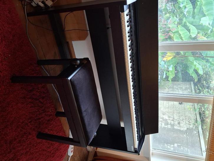 Digitale Piano Elisabeth - Roland F-140R, Musique & Instruments, Pianos, Utilisé, Piano, Noir, Digital, Enlèvement