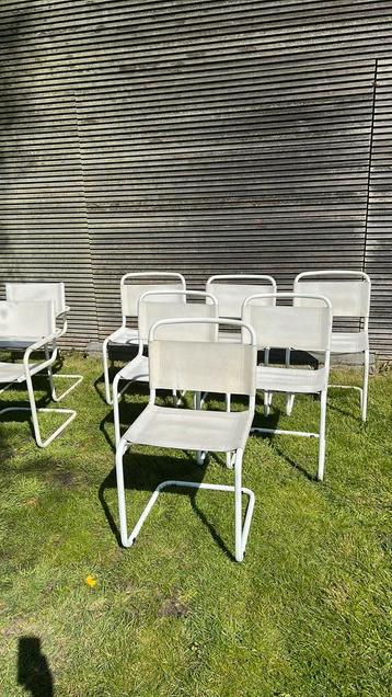 8 cantilever stoelen beschikbaar voor biedingen