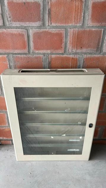 Elektrische kast te koop beschikbaar voor biedingen
