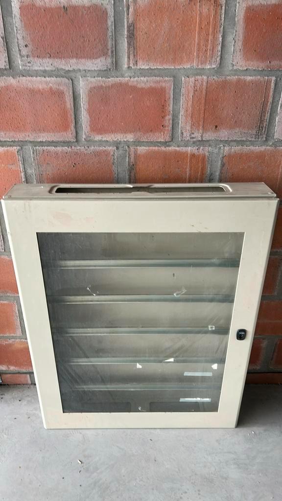Elektrische kast te koop, Doe-het-zelf en Bouw, Elektriciteit en Kabels, Gebruikt, Overige typen, Ophalen