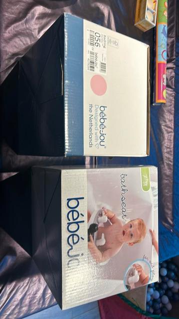 Badzitjes bébé jou 2 stuks wit en roze / stk beschikbaar voor biedingen