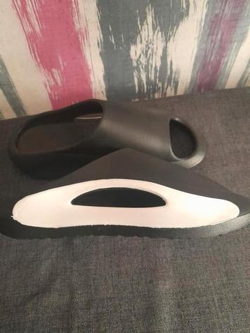 Slippers mt 46 beschikbaar voor biedingen