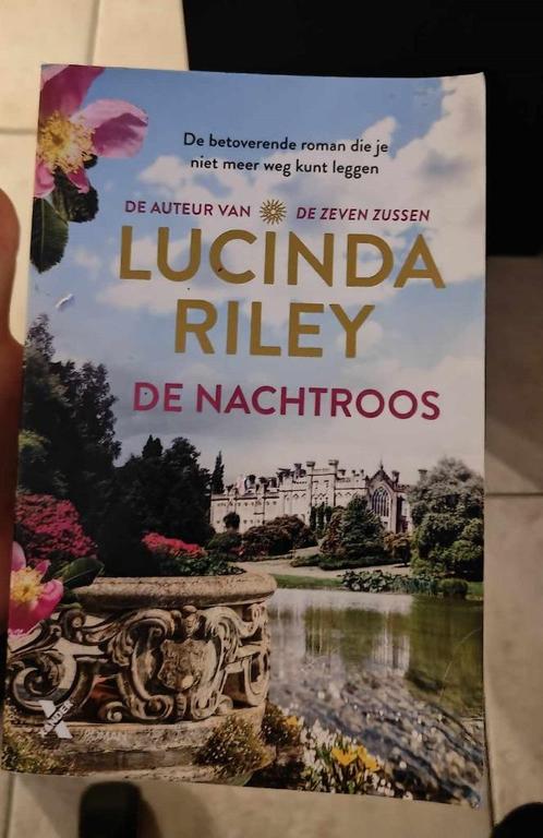 De nachtroos - Lucinda Riley, Boeken, Romans, Zo goed als nieuw, Nederland, Ophalen