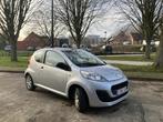 peugeot 107 benzine 2013, Auto's, Voorwielaandrijving, Stof, 50 kW, Zwart