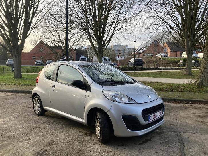 peugeot 107 benzine 2013, Auto's, Peugeot, Particulier, Benzine, Euro 5, Stadsauto, 3 deurs, Handgeschakeld, Zilver of Grijs, Zwart