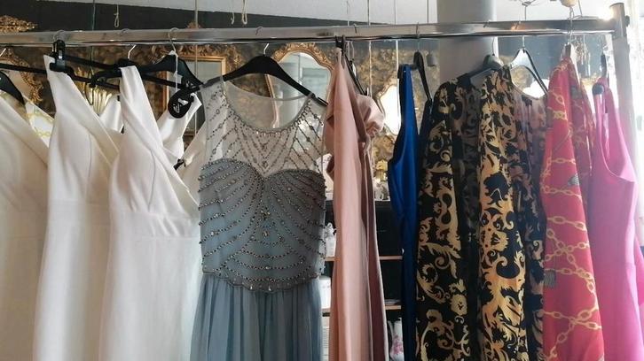 ongeveer 142 stuks, Kleding | Dames, Dames-kledingpakketten, Nieuw, Ophalen