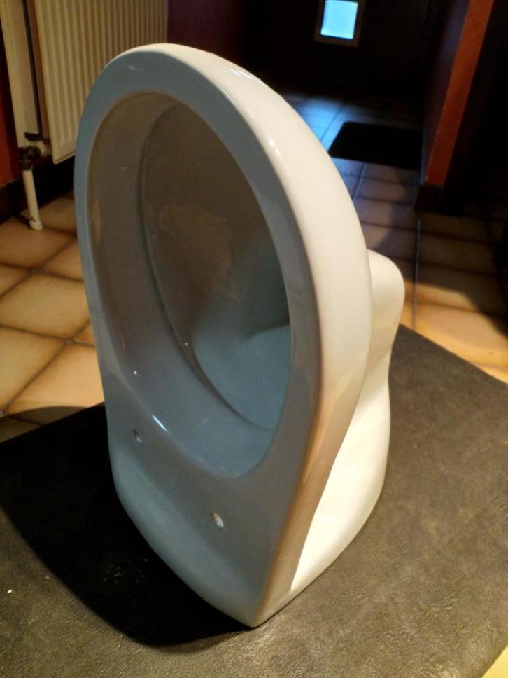 hangtoilet - inclusief inbouwreservoir, Doe-het-zelf en Bouw, Sanitair, Zo goed als nieuw, Toilet, Steen, Ophalen