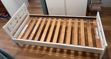 Peuterbed met lattenbodem 70 x 160 cm beschikbaar voor biedingen