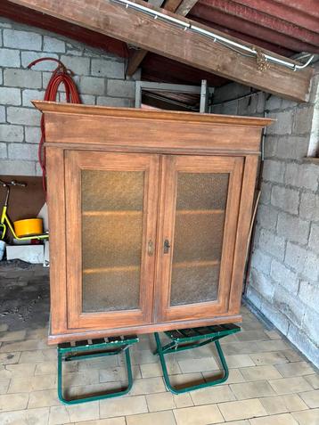 Armoire vintage  disponible aux enchères