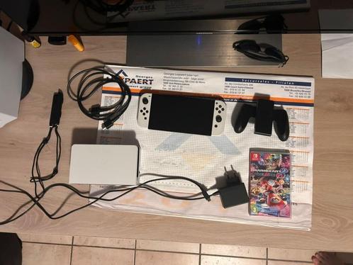 Nintendo Switch OLED (White edition) + Mario Kart 8, Games en Spelcomputers, Spelcomputers | Nintendo Switch, Nieuw, Switch OLED