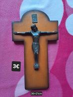 Kruisbeeld op houten kruis, Ophalen of Verzenden