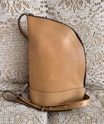 DELVAUX two beige leren schoudertas, Handtassen en Accessoires, Tassen | Schoudertassen, Ophalen of Verzenden, Zo goed als nieuw