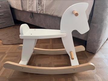 Houten schommelpaard beschikbaar voor biedingen