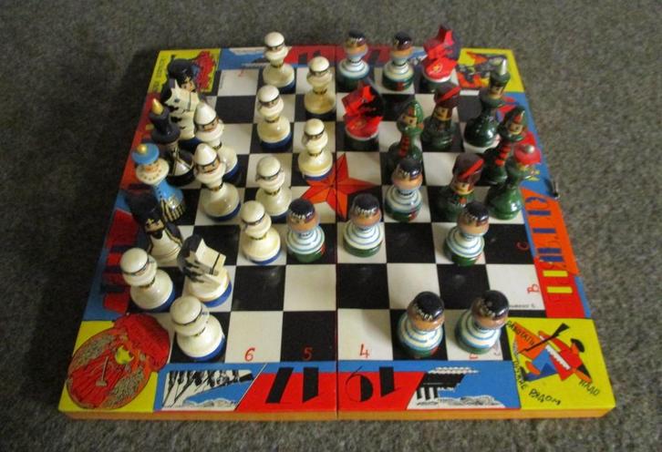 Houten schaakspel - Russische revolutie, Antiek en Kunst, Curiosa en Brocante, Ophalen of Verzenden