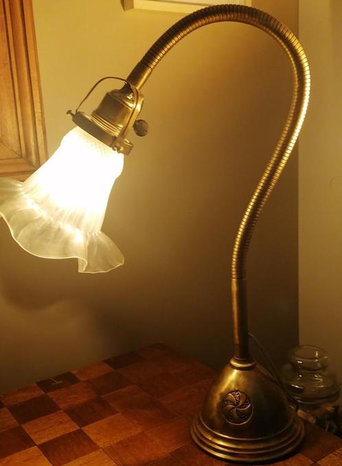 Art deco lamp, brass and glass + integrated switch, Antiquités & Art, Curiosités & Brocante, Enlèvement