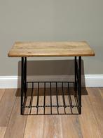 Eiken bijzettafeltje / krantenrekje, Huis en Inrichting, Woonaccessoires | Krantenbakken en Lectuurbakken, Ophalen, Zo goed als nieuw