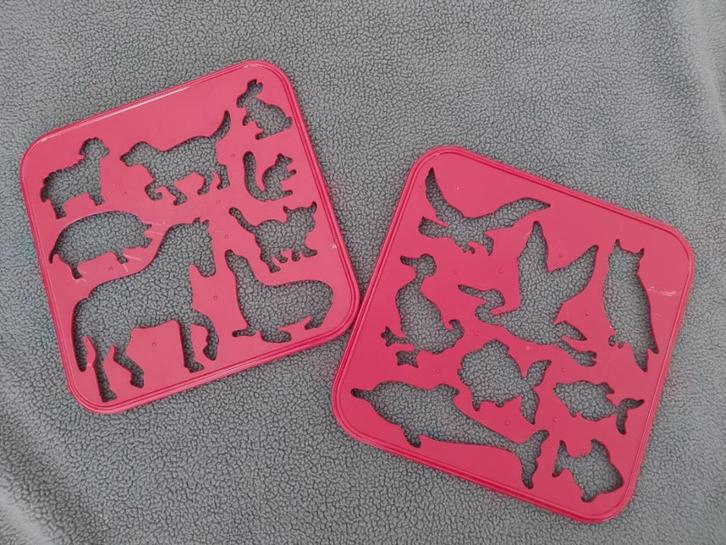 4 pochoirs de dessin dont 2 Tupperware, Enfants & Bébés, Jouets | Éducatifs & Créatifs, Utilisé, Enlèvement