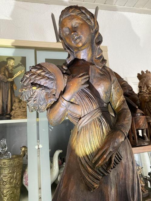 Notburga van Eben in zwaar antiek hout 85 cm, Antiek en Kunst, Antiek | Religieuze voorwerpen, Ophalen of Verzenden