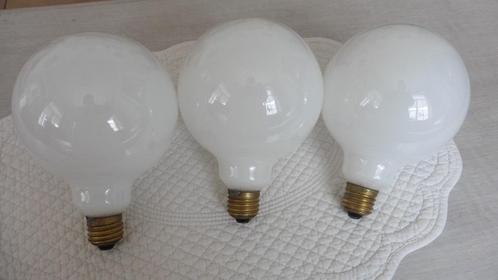 Set van 3 antieke witte ondoorzichtige glazen bollen, Antiek en Kunst, Antiek | Verlichting, Ophalen