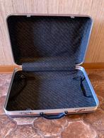 Valise ancienne, Enlèvement, Utilisé, Autres matériaux