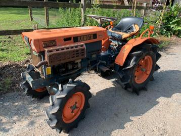 Minitractor kubota B7000 4x4 (ID702) beschikbaar voor biedingen