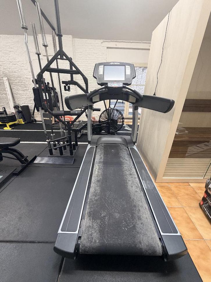 LifeFitness 95T –Professionele loopband 23 km/u- 15% incline, Sports & Fitness, Appareils de fitness, Utilisé, Tapis roulant, Enlèvement
