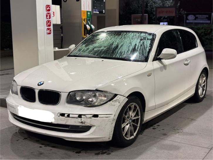 BMW 1-serie — 2.0 Diesel — 85 kW — 05/2011 — neergestort, Auto's, BMW, Particulier, 1 Reeks, Diesel, Euro 5, Stadsauto, 3 deurs
