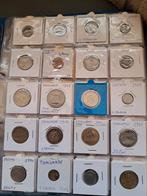 Mooie verzameling wereldmunten in munthouders in stevige map, Postzegels en Munten, Ophalen