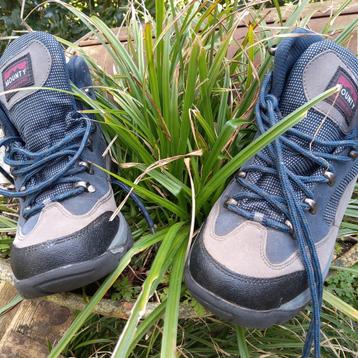 Hoge wandelschoenen. Maat 38. beschikbaar voor biedingen